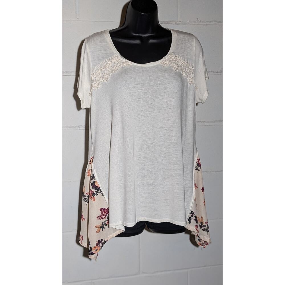 Rue21 Floral Side Panels Lace Back Detail Asymmetrical Hem Short Sleeved Medium